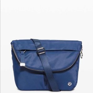 Lululemon All Night Festival Bag *5L in Ink Blue